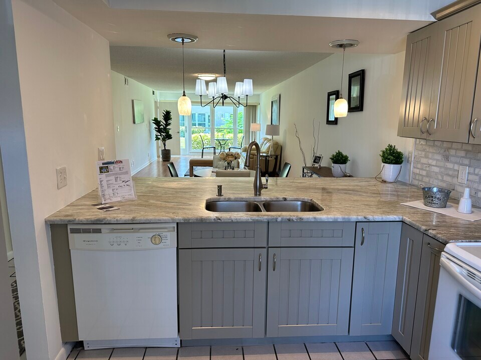 142 Palm Dr in Naples, FL - Building Photo