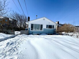 15 Hennebury Pl in St John's, NL - Building Photo