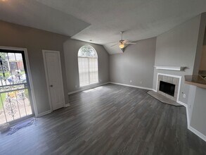 6900 Wrigley Dr in Cordova, TN - Foto de edificio - Building Photo