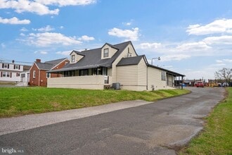 7917 Wise Ave in Dundalk, MD - Foto de edificio - Building Photo