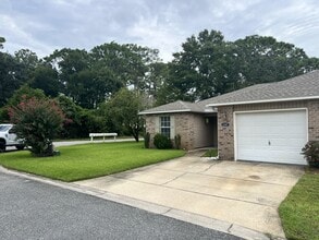 1207 Chimera Ln in Fort Walton Beach, FL - Building Photo - Building Photo