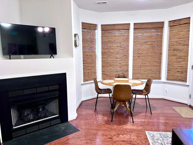 20926 Cheyenne Terrace, Unit Silver in Potomac Falls, VA - Building Photo - Building Photo
