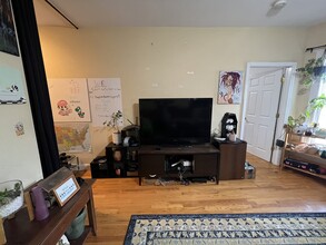 1 Victoria St, Unit 2 in Somerville, MA - Building Photo - Building Photo