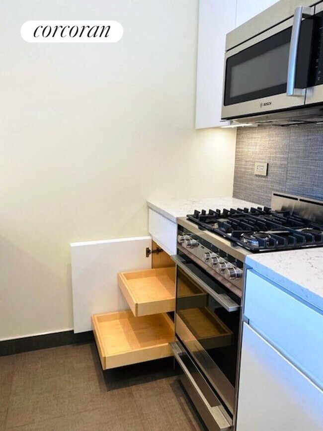 305 E 63rd St in New York, NY - Building Photo - Building Photo