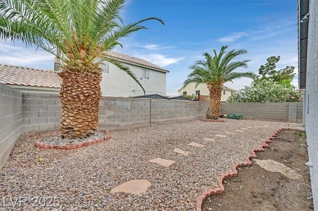 5820 Royal Castle Ln in Las Vegas, NV - Building Photo - Building Photo