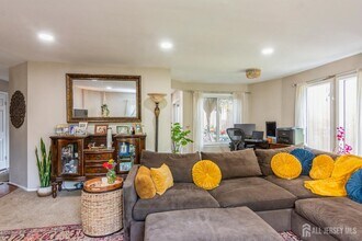 217 Silver Ln in Old Bridge, NJ - Building Photo - Building Photo