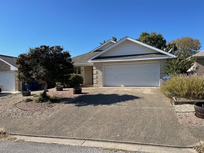 208 Coronado Cir in Kerrville, TX - Building Photo - Building Photo