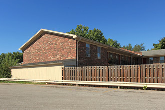 The Flintlock Arms Apartment Community in Louisville, KY - Foto de edificio - Building Photo