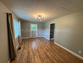 918 Poplar Rd in Newnan, GA - Building Photo - Building Photo