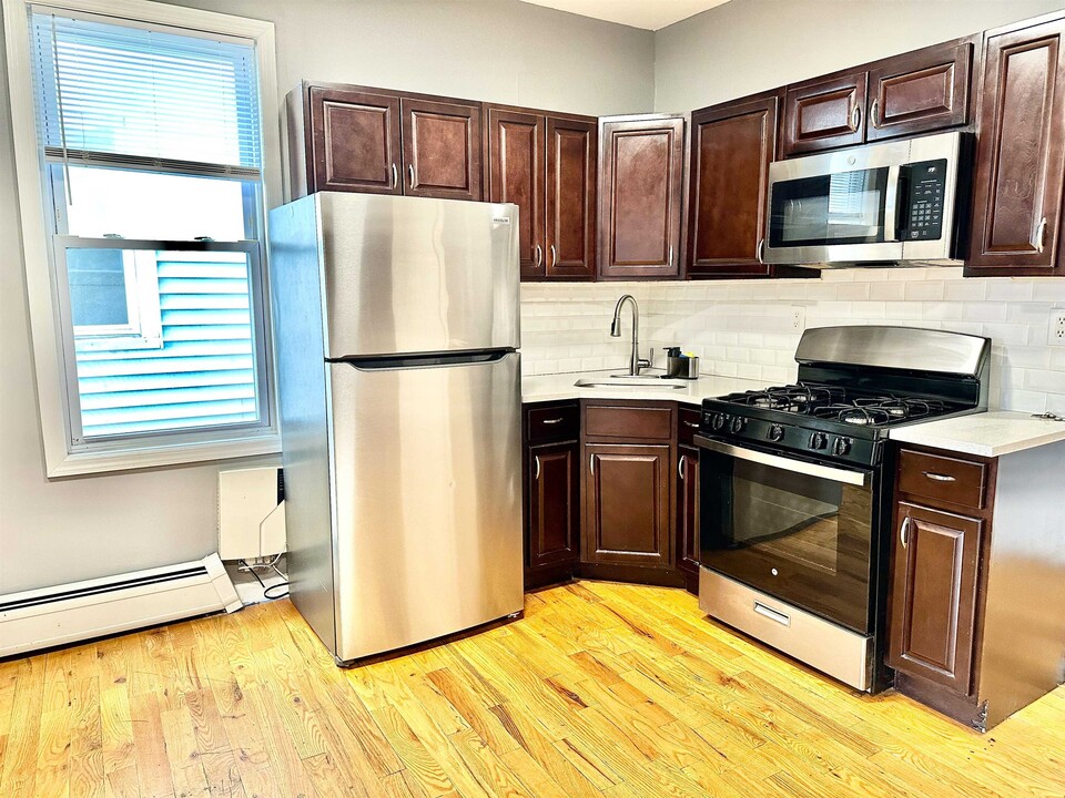 245 Duncan Ave in Jersey City, NJ - Building Photo