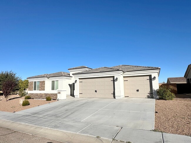 3781 Katie Ln Loop in Kingman, AZ - Foto de edificio - Building Photo