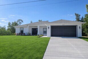 3804 NE 23rd Ave in Cape Coral, FL - Building Photo