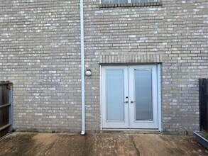 7663 Cambridge St in Houston, TX - Building Photo - Building Photo