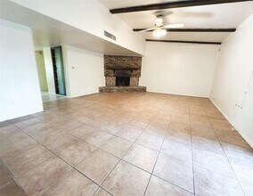 2211 Mustang Springs Dr in Missouri City, TX - Building Photo - Building Photo