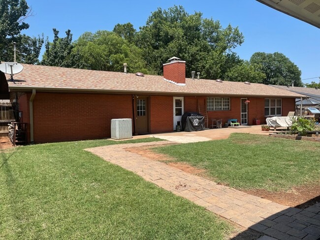 2223 W 4th Ave in Stillwater, OK - Building Photo - Building Photo