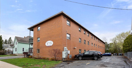 836 Vine Ave in Oshkosh, WI - Foto de edificio - Building Photo