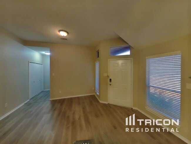 5208 Wolverton Ct in Garland, TX - Foto de edificio - Building Photo