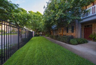 Perry Row in Dallas, TX - Building Photo - Building Photo