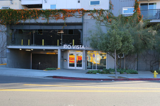 Rio Vista Apartments in Los Angeles, CA - Foto de edificio - Building Photo