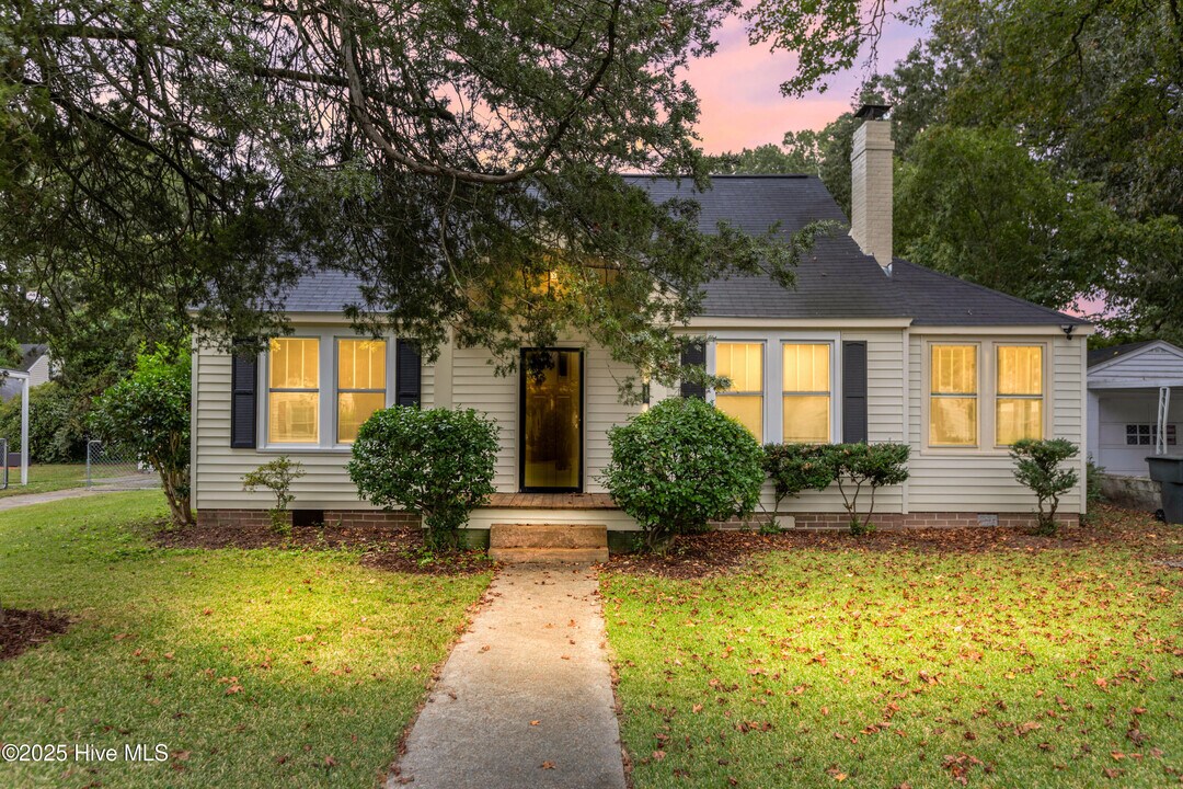 108 N Library St in Greenville, NC - Building Photo