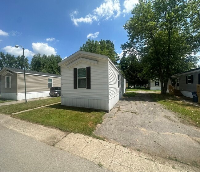 7519 Dorr St in Toledo, OH - Building Photo - Building Photo