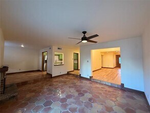 12513 Burninglog Ln in Dallas, TX - Building Photo - Building Photo