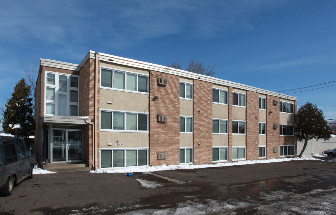 3214 Queen Ave N in Minneapolis, MN - Foto de edificio