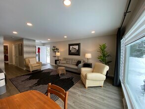 221 Nordica Ave in Glenview, IL - Building Photo - Building Photo