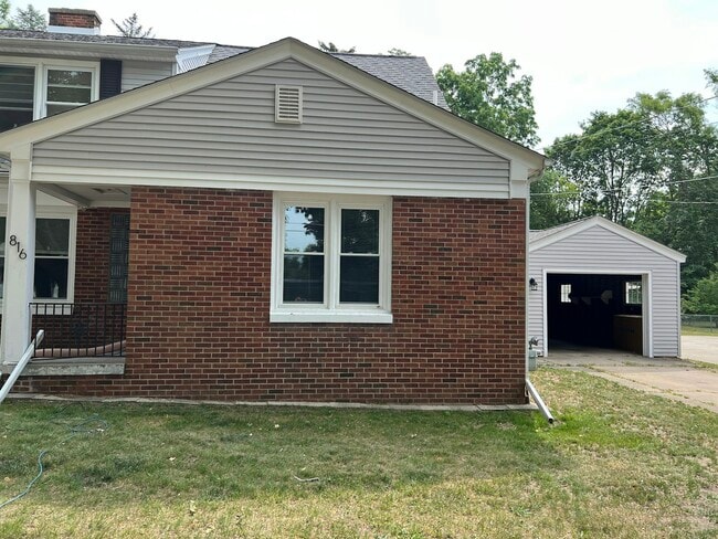 property at 816 N Monroe St