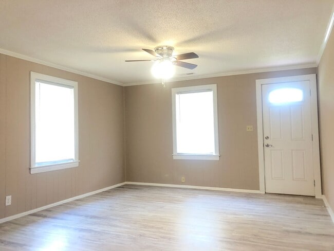 111 Jenkins Ave in Mount Holly, NC - Building Photo - Building Photo