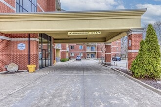 6515 McLeod Rd in Niagara Falls, ON - Building Photo - Building Photo