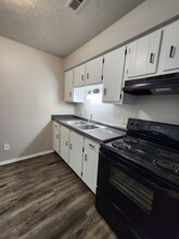 1105 W Maple St in North Canton, OH - Foto de edificio - Building Photo