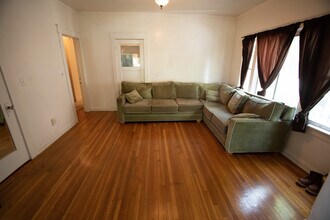 1727 Winona Blvd in Los Angeles, CA - Foto de edificio - Building Photo