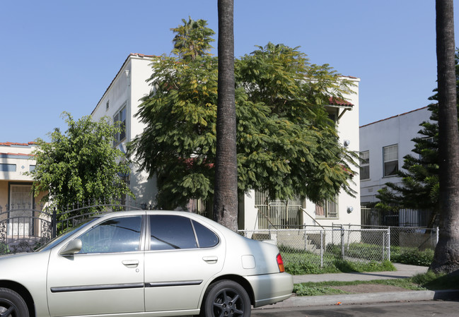 527 W 46th St in Los Angeles, CA - Building Photo - Building Photo