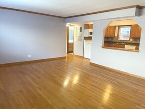 8610 W Summerdale Ave in Chicago, IL - Building Photo - Building Photo