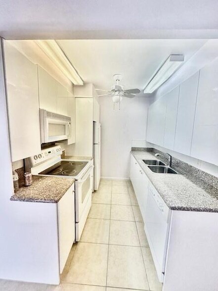 2044 Exeter C in Boca Raton, FL - Building Photo - Building Photo