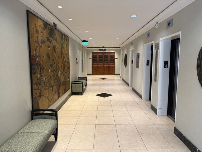 10401 Grosvenor Pl in Rockville, MD - Building Photo - Building Photo