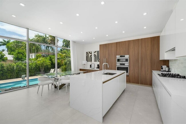 1201 W 47th St in Miami Beach, FL - Building Photo - Building Photo