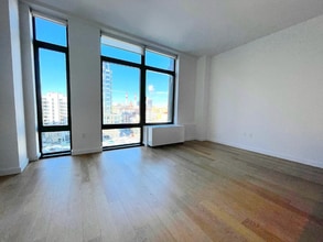 41-07 Crescent St in Queens, NY - Building Photo - Building Photo