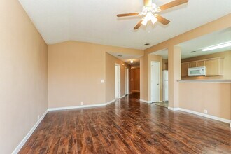 6901 Baybridge Dr in Arlington, TX - Building Photo - Building Photo