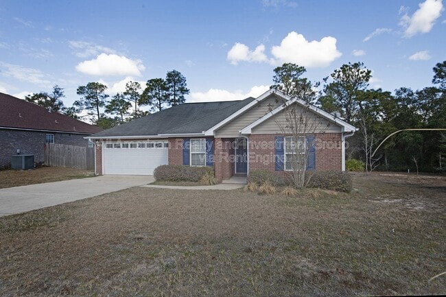 648 Alysheba Dr in Crestview, FL - Foto de edificio - Building Photo