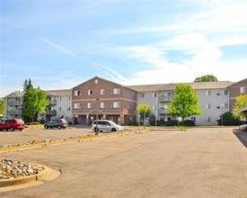 Twin Oaks in Lansing, MI - Foto de edificio - Building Photo