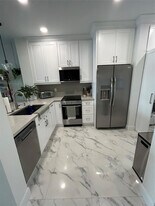 711 SW 122nd Ave in Pembroke Pines, FL - Building Photo