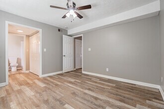 Flats at Greentree in Clarksville, IN - Foto de edificio - Interior Photo