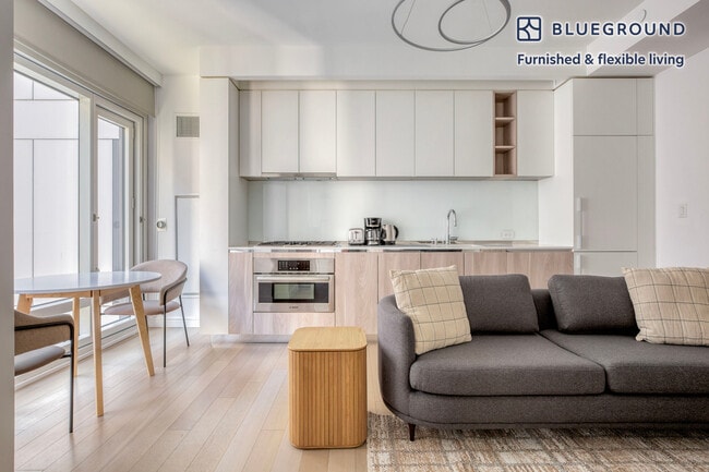 572 11th Ave, Unit SI FL6-ID1512 in New York, NY - Foto de edificio - Building Photo