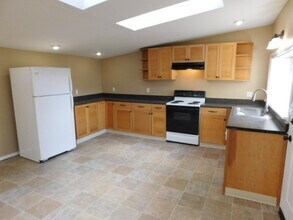 1731 Wildwood Pl NE in Keizer, OR - Building Photo - Building Photo