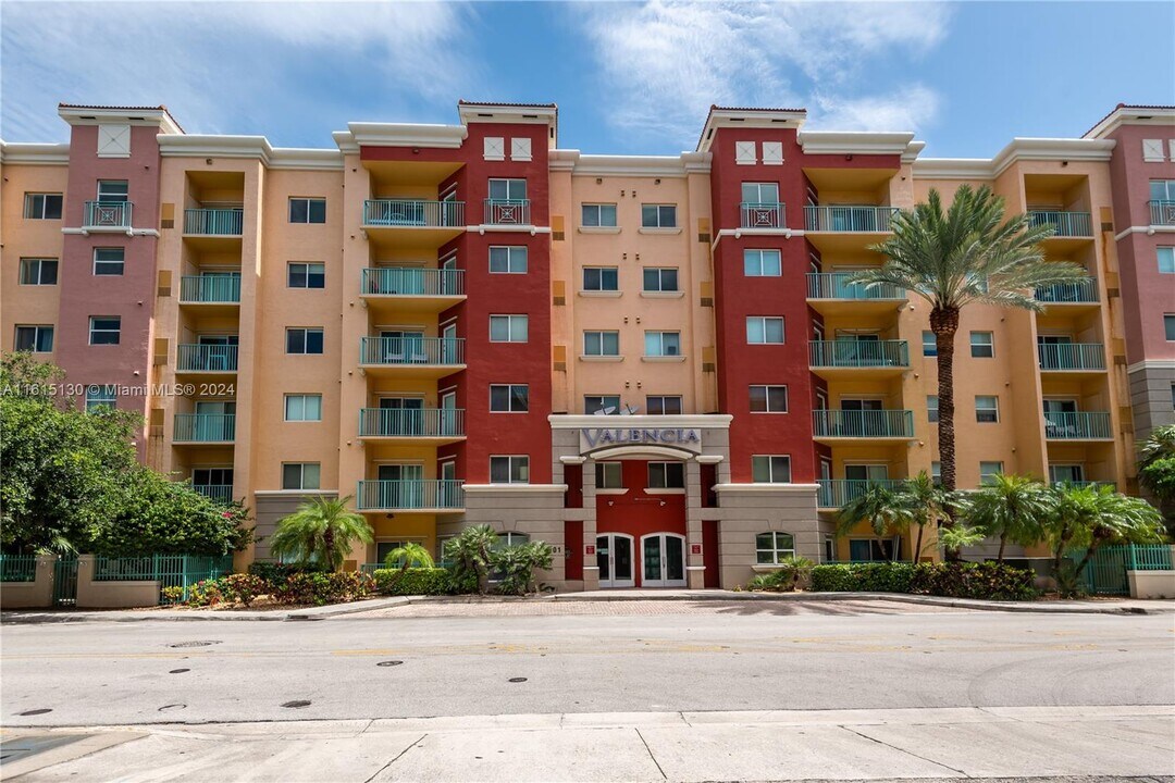 6000 SW 70th Ave, Unit 551 in South Miami, FL - Foto de edificio