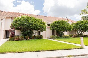 1902 Garden Lake Dr in Winter Haven, FL - Building Photo