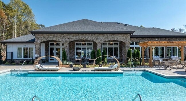 900 Mountaintop Ave