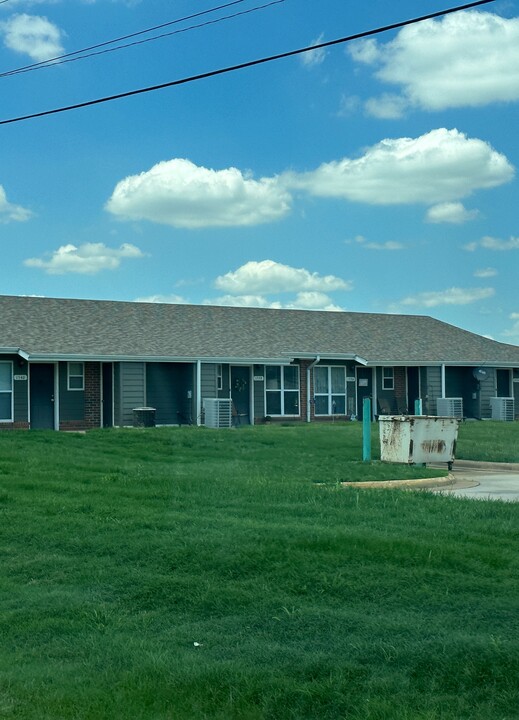 1540 W Fourteenth St in Chanute, KS - Building Photo